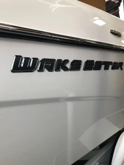 Malibu Decals + Emblems<Wakesetter Hull Decal, 32" (Chrome) 2017-19
