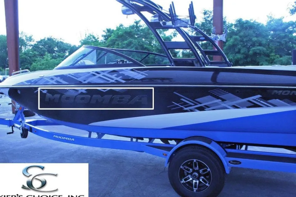 Moomba Decals + Emblems<Black Chrome, Hull Decal (114140)